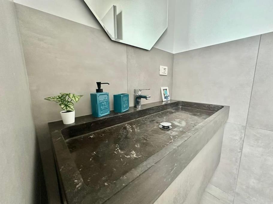 Penthouse With Patio & 2 Baths, 10 Min To Duomo Daire Milano Dış mekan fotoğraf